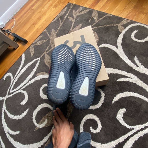 Yeezy boost 350 bred main image 4